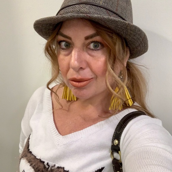 Meet your Posher, Laci - Picture 2 of 2